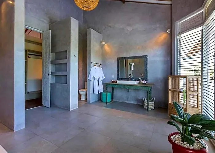 Grand Dineshcara 5 Bedroom Private Pool Zn56 Villa