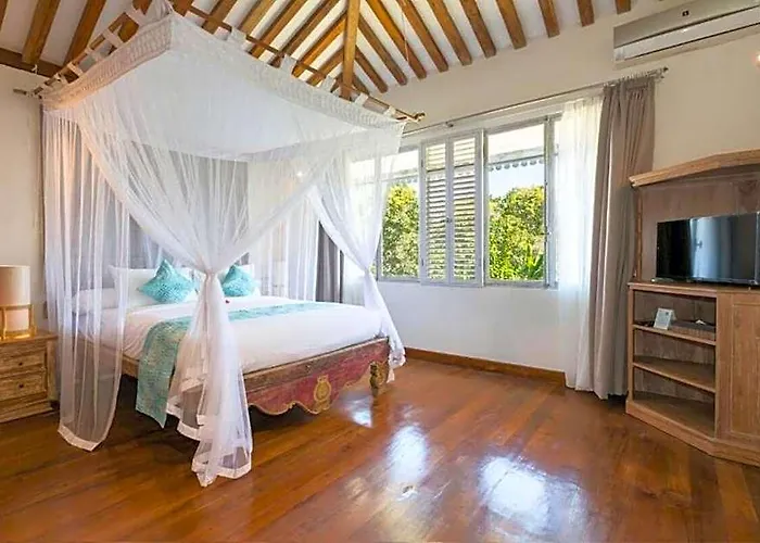 Grand Dineshcara 5 Bedroom Private Pool Zn56 *