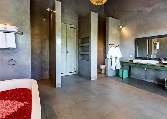 Grand Dineshcara 5 Bedroom Private Pool Zn56 Kuta Selatan